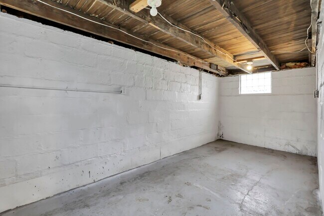 Building Photo - 418 Townsend Ave
