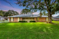 Building Photo - 130 Huggins Rd