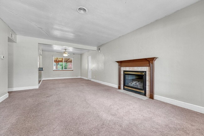 Building Photo - $2,295.00 - 3 Bedrooms, 2 Bathrooms, Singl...
