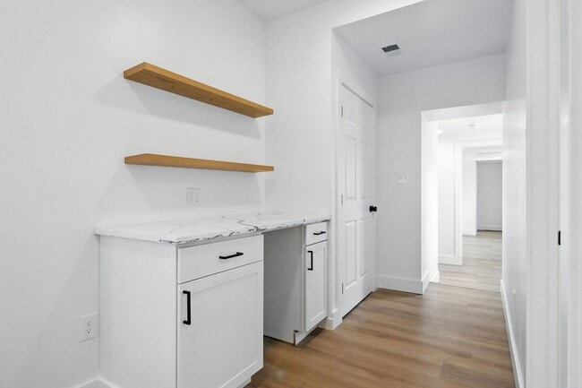 Building Photo - Luxury Rental - Southside Flats