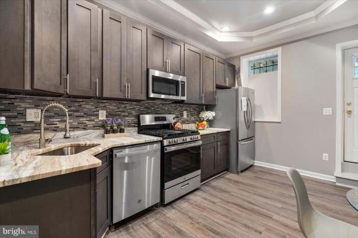 Building Photo - 1230 W Lombard St