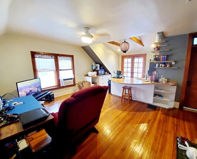 Building Photo - 719 Remington St