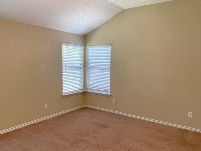 Building Photo - 2117 Belmont Park Dr