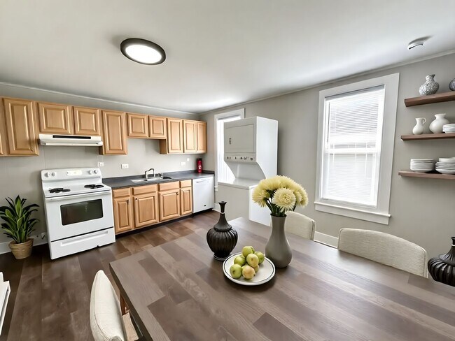 Building Photo - 125 Emig St