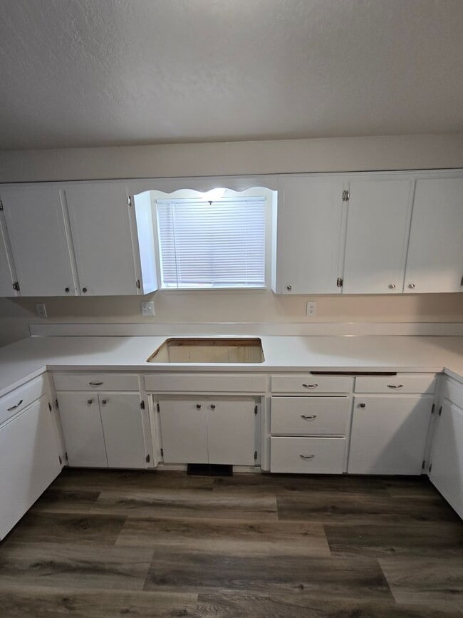 Building Photo - Kay Avenue Duplex