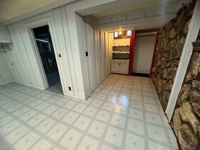 Building Photo - 3 bed 1.5 bath home in Bettendorf!