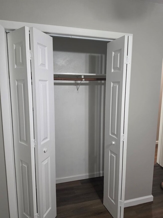 Building Photo - 3 bedroom 2.5 bath townhouse