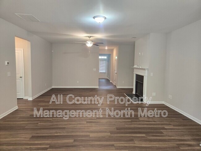 Building Photo - 490 Tall Pnes Ter