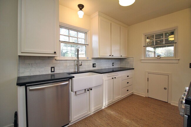 Building Photo - Spectacular 3 Bed English Tudor in the Per...