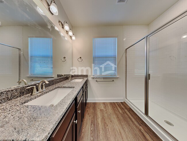 Building Photo - 5060 Hudson Vly Dr