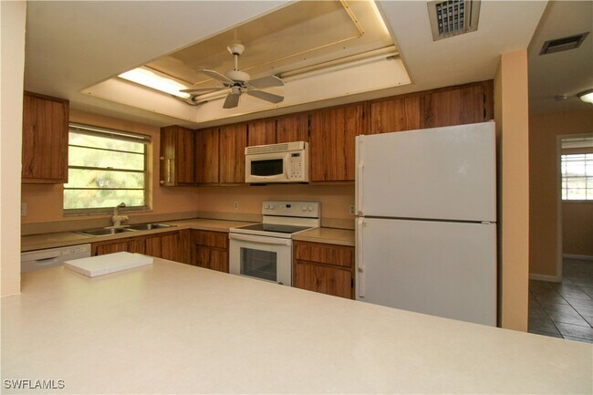 Building Photo - 4300 Gulfstream Dr