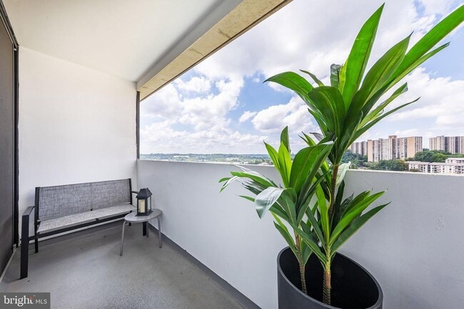 Building Photo - 5911 Edsall Rd