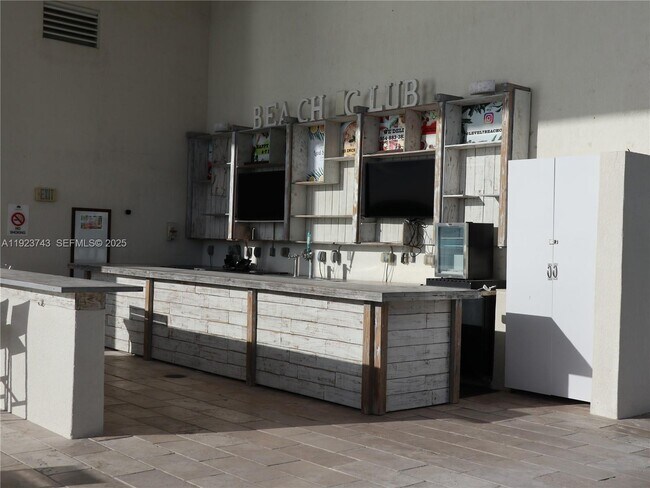 Building Photo - 1830 S Ocean Dr