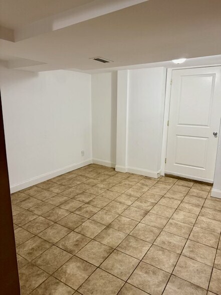 Building Photo - 12 Sachem St