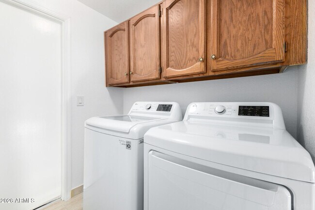 Building Photo - 9907 E Wood Dr