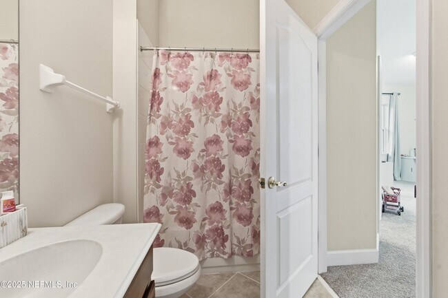 Building Photo - 9 Creek Side Dr