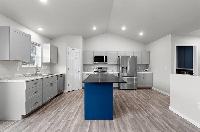 Building Photo - 4 Bedroom- 2.5 Bathroom New Build Duplex- Pulaski!