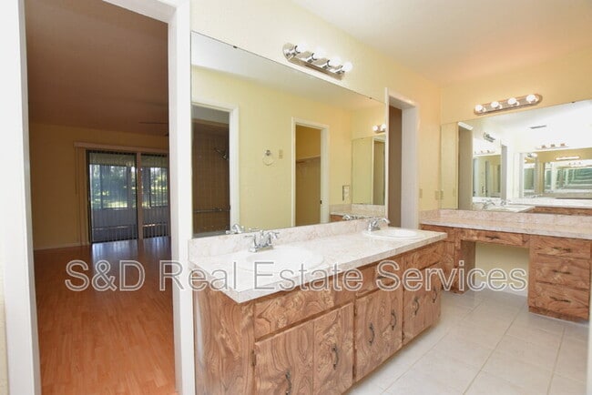 Building Photo - 1715 High Point Dr