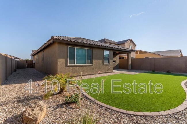 Building Photo - 2222 E Palmdale Ln