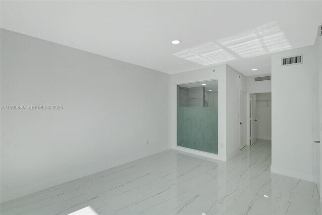 Building Photo - 90 SW 3rd St