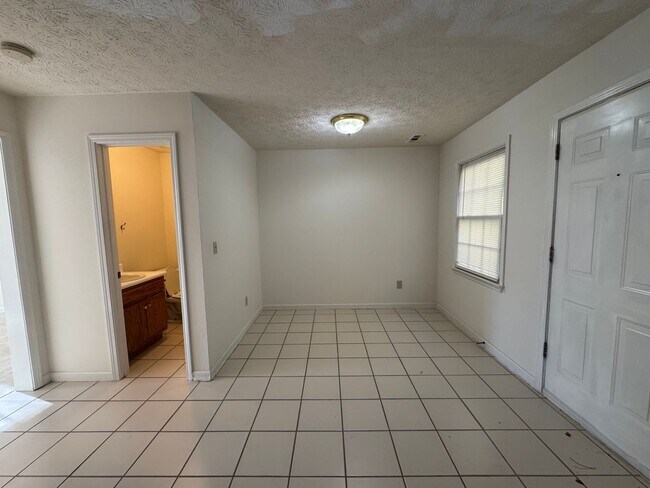 Building Photo - 2692 Callier Springs Rd SE