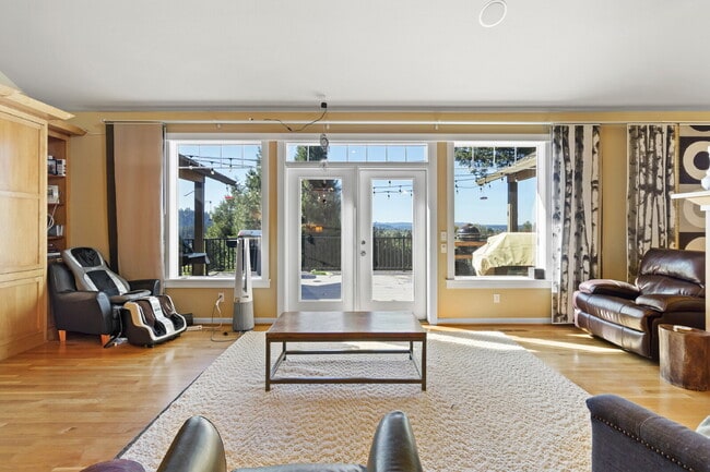 Building Photo - Beautiful, 5-Bedroom, Spacious, Damascus Home with Incredible Views