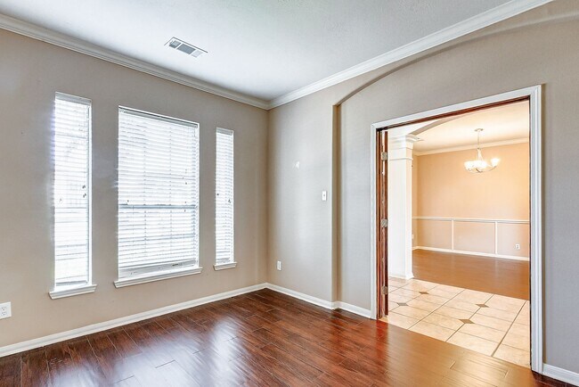 Building Photo - Discover the epitome of suburban living in this exquisite home, nestled on a peaceful cul-de-sac ...