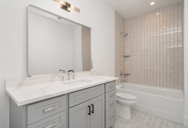 Building Photo - 909B Gale Ln