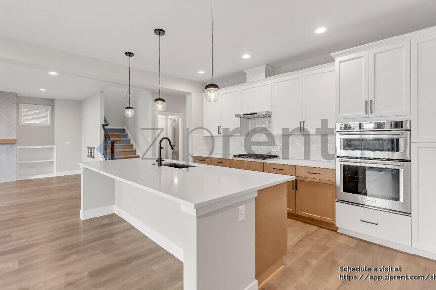 Building Photo - 11781 NW Thelin Ln