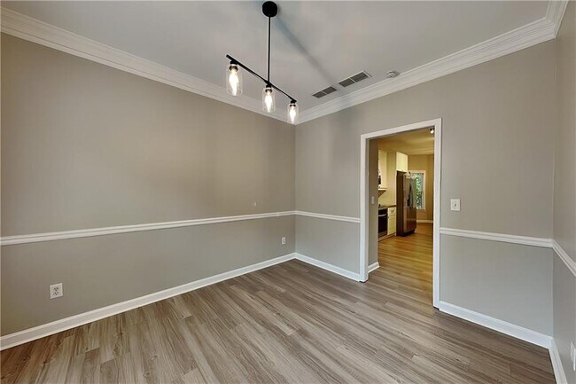 Building Photo - 3174 Vickery Dr NE