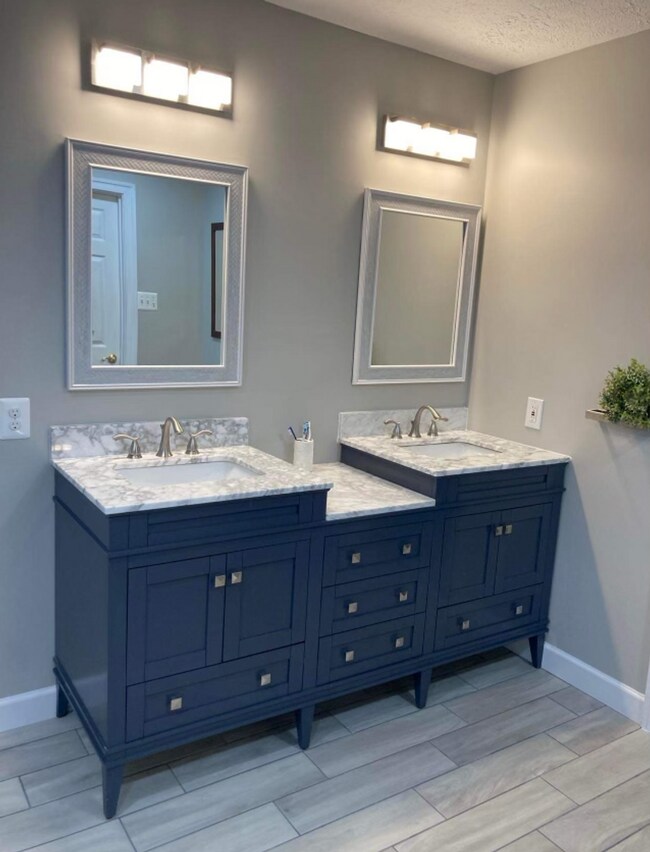 Building Photo - Updated & Landscaped 4 Bedroom, 4 Bath Hom...