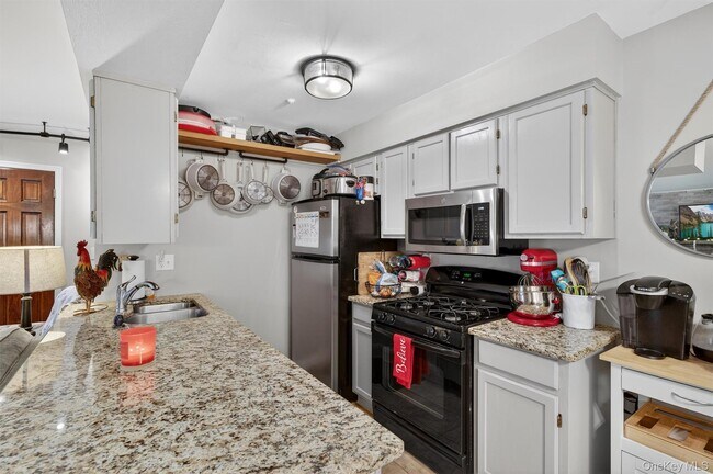 Building Photo - 74 Homestead Village Dr