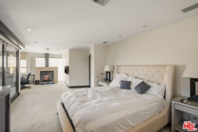 Building Photo - 215 S Anita Ave