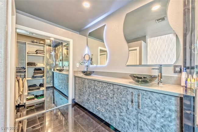 Building Photo - 8129 Pacific Cove Dr