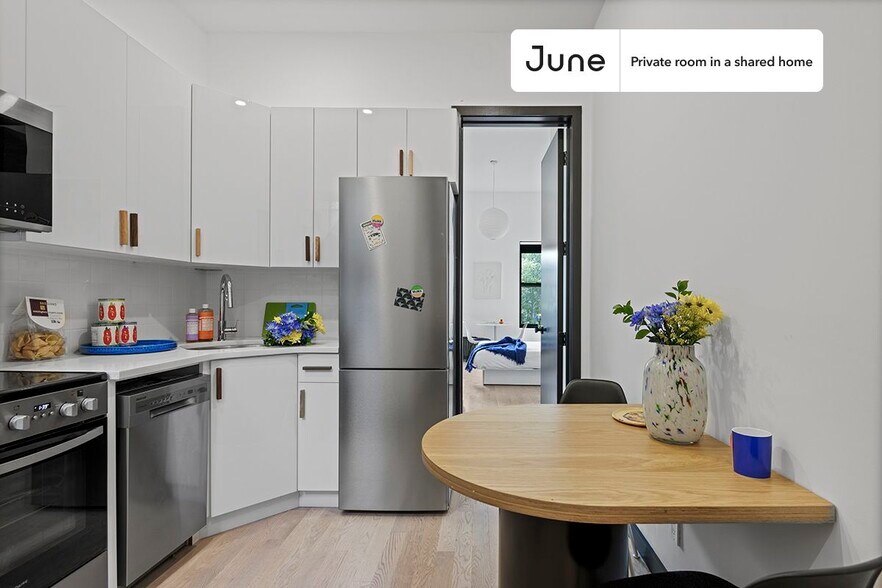 Building Photo - Room in Shared 3 bed/3 bath home