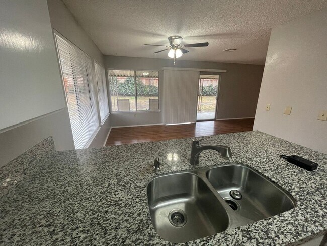 Building Photo - 43841 Nathan Dr
