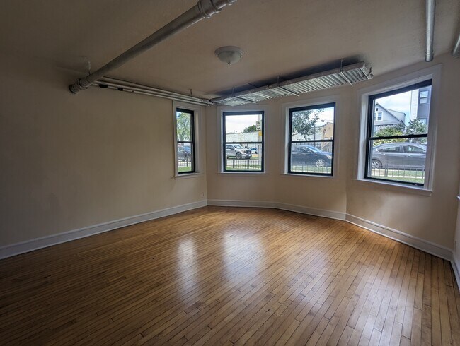 Building Photo - 2338 N Spaulding Ave