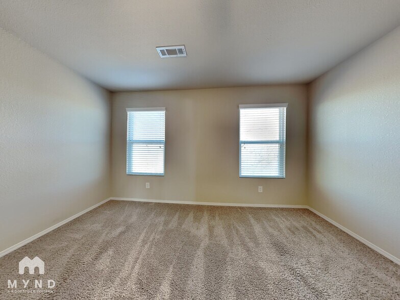 Building Photo - 938 Pinehurst Loop
