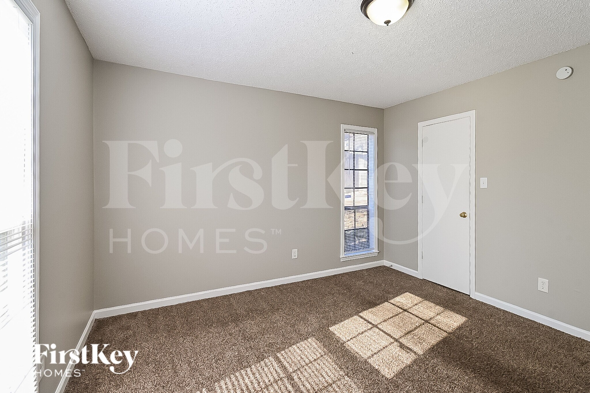 Building Photo - 6290 Ridge Manor Dr