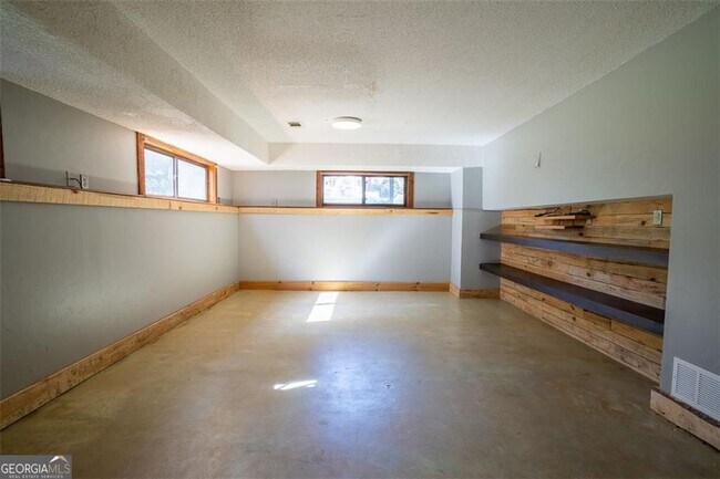 Building Photo - 1540 Magnolia Pl