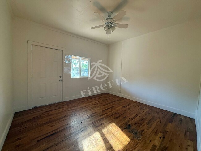 Building Photo - 1212 E Taylor St