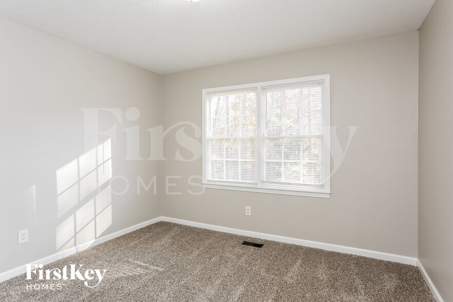 Building Photo - 268 Yellowstone Dr