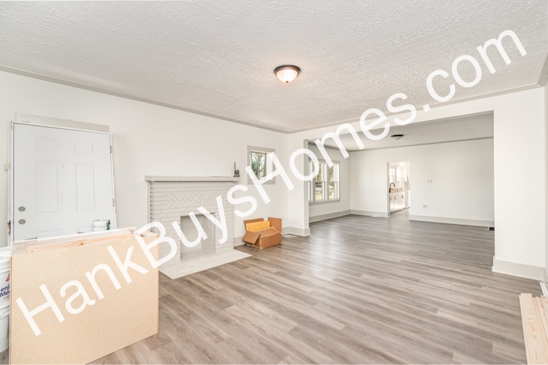 Building Photo - 115 Kansas St