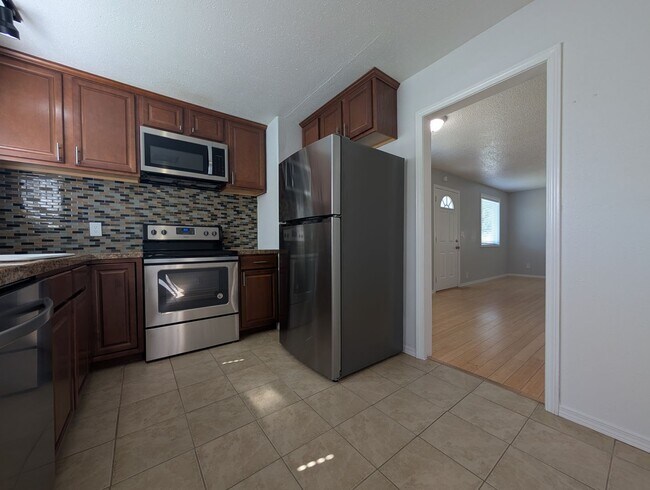 Building Photo - Fantastic 2-Bedroom, 2-Bath Home With Bonus Space!
