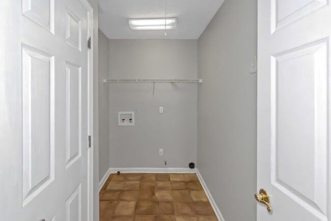 Building Photo - 3309 Touchwood Ct SW