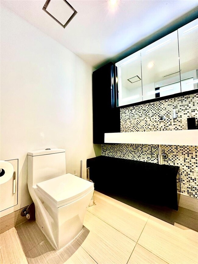 Building Photo - 630 85th St