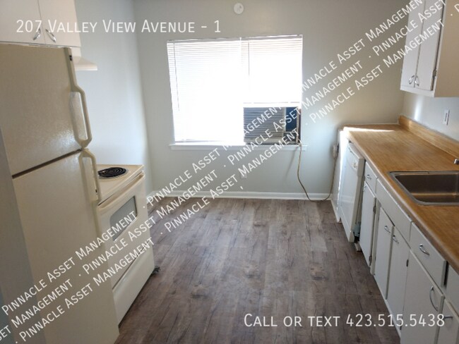 Building Photo - 207 Valley View Ave