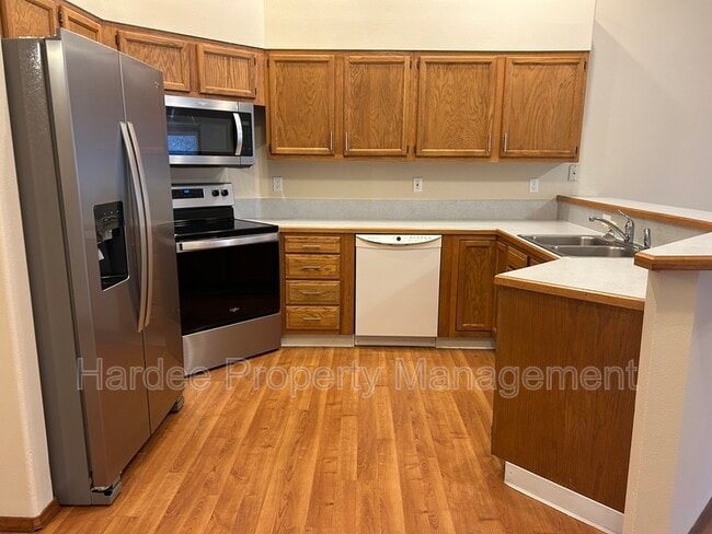 Building Photo - 2254 N Zircon Ave