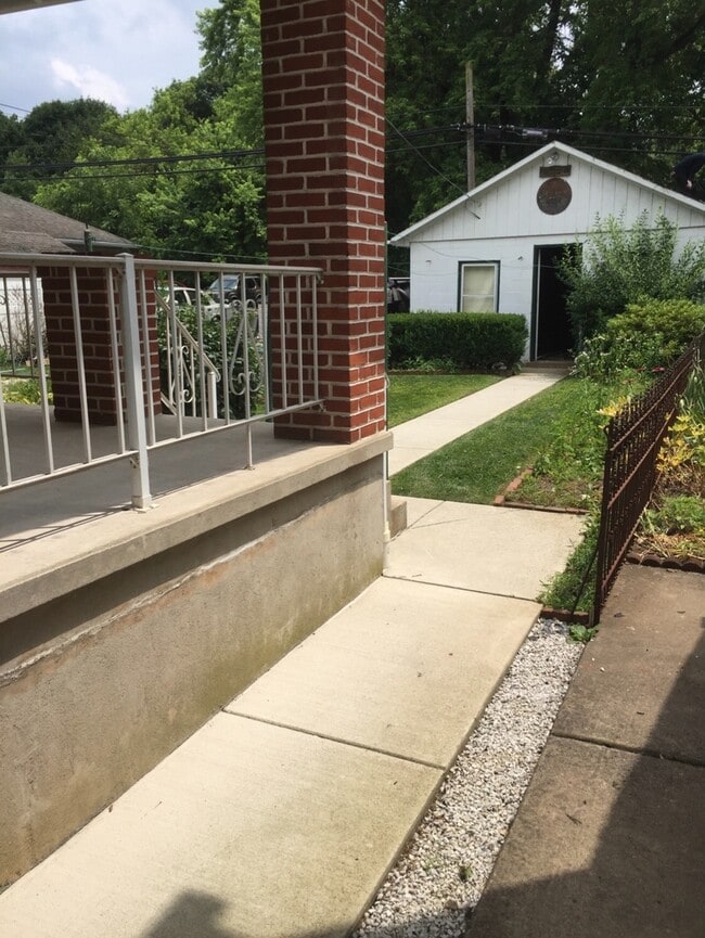 Building Photo - Modern remodeled home in Emmaus.