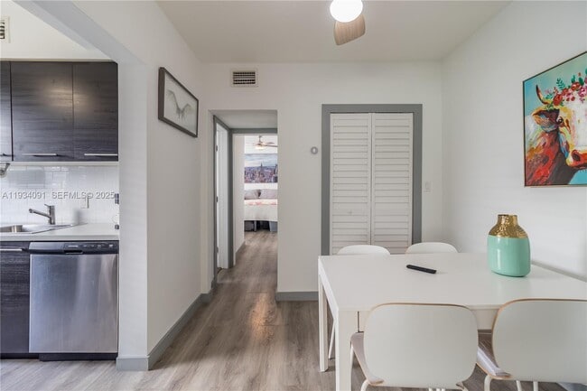 Building Photo - 1051 Michigan Ave